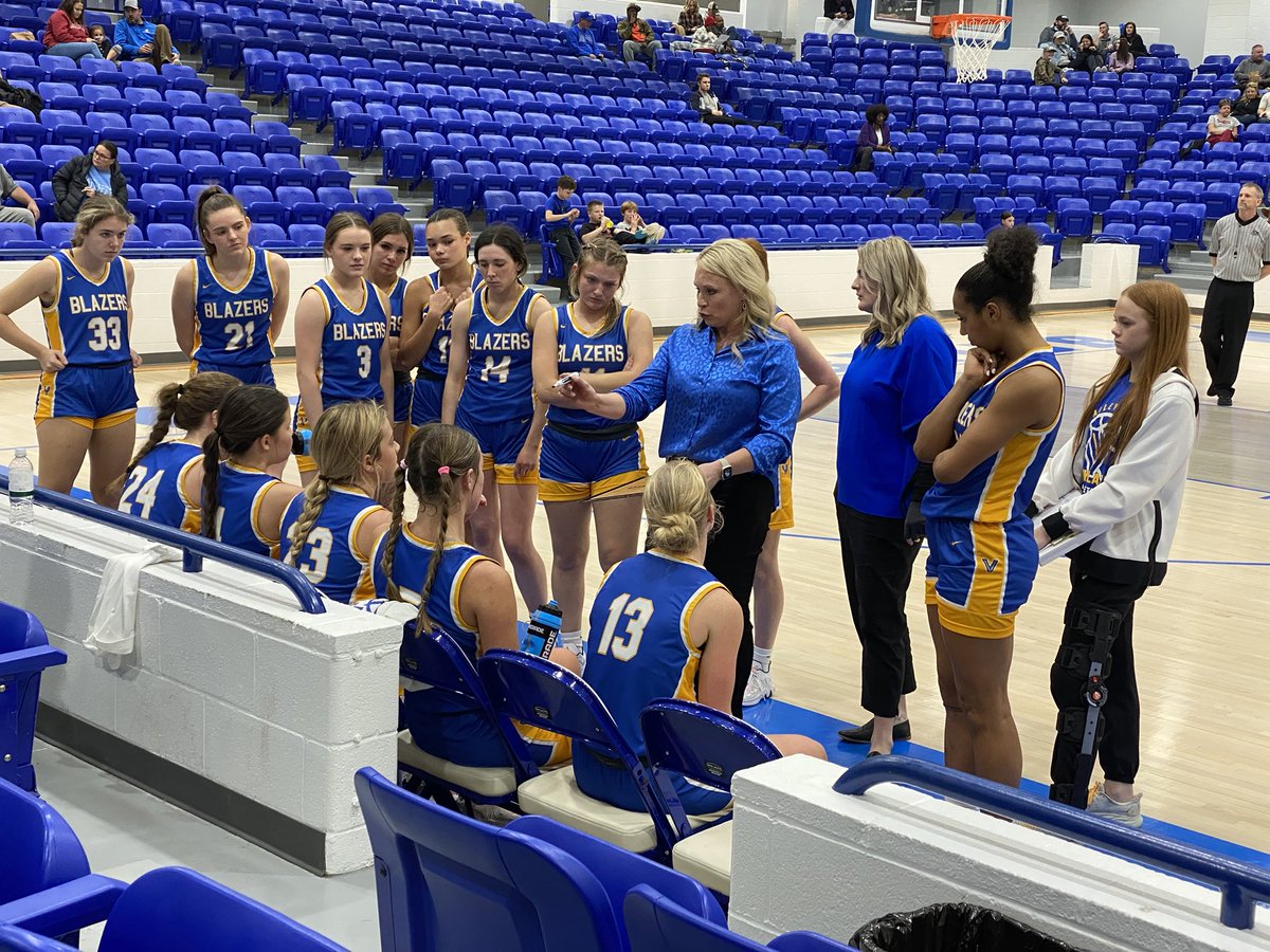 Lady Blazer Hoops tweet media