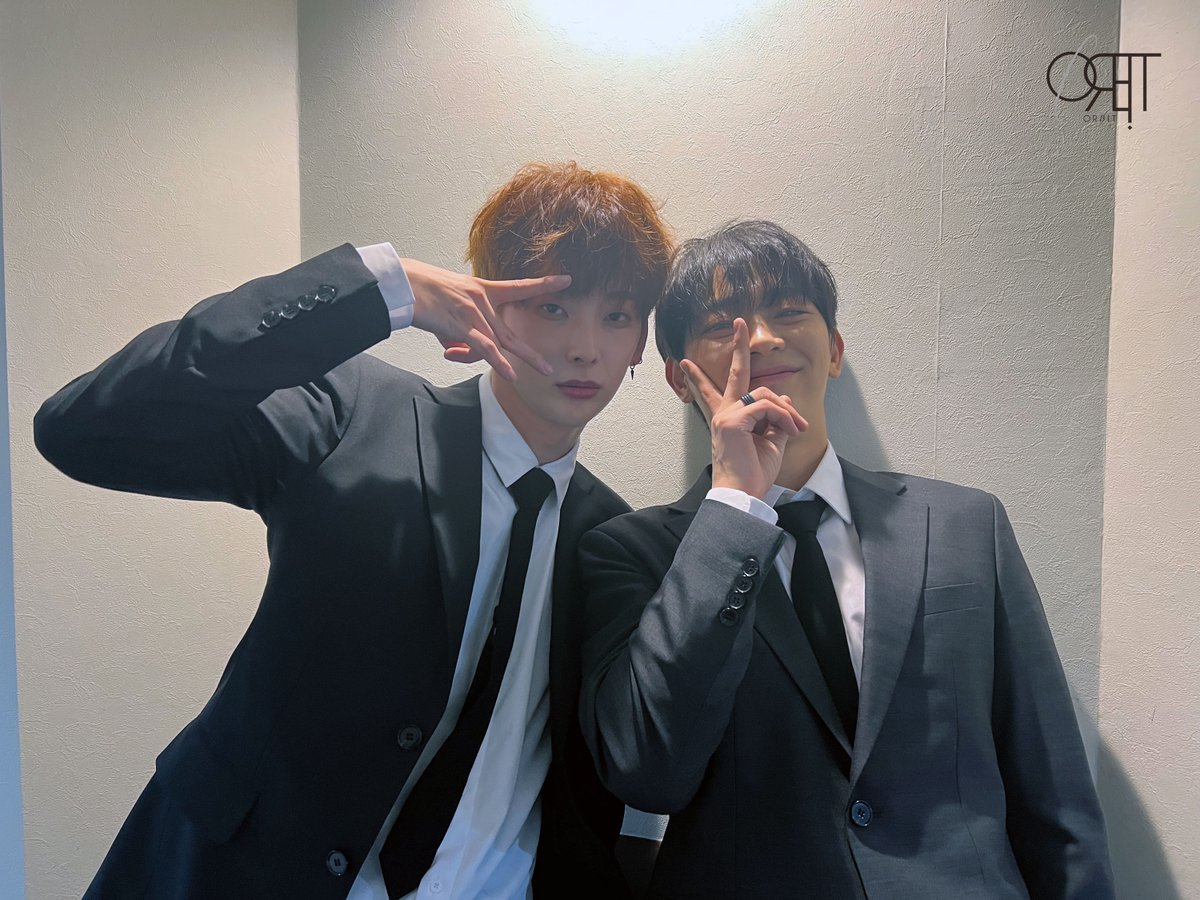orbit5_ofcl's tweet photo. 今日は福岡でサイン会&amp;除���記念PARTYでした！

たくさんのEαRTHにお会いできて楽しかったです！
ありがとうございました！

いいじんせいだ…

#YOUNGHOON
#HEECHO
#ORβIT
#EαRTH https://t.co/KtBbmIagAf