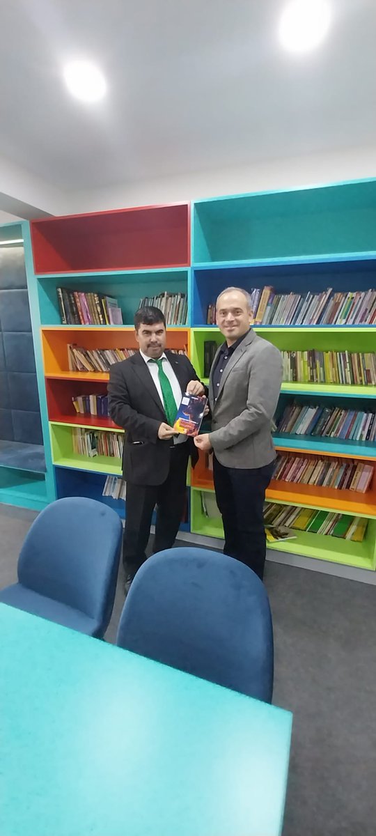 KaleKitapOkuyor's tweet photo. Kale  Ortaokulu Müdürümüz ismail Esgin ve Mustafa Şipar Anadolu Lisesi Pansiyonu Müdür Yardımcısı 
#KalekitapOKUyorzincirimize dahil oldu.En güzel hediye kitaptır. 
@ArgeDenizli 
@emre_caliskan
@YTEMEL3 
@ismail_kilinc 
@KaleDenizli 
@AnadoluSipar 
@aysekaplan2010 
@sinemkacmaz https://t.co/Q0hM2HjlVC
