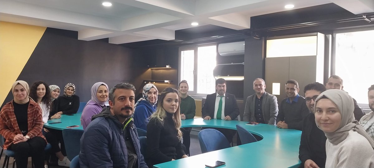 KaleKitapOkuyor's tweet photo. Kale  Ortaokulu Müdürümüz ismail Esgin ve Mustafa Şipar Anadolu Lisesi Pansiyonu Müdür Yardımcısı 
#KalekitapOKUyorzincirimize dahil oldu.En güzel hediye kitaptır. 
@ArgeDenizli 
@emre_caliskan
@YTEMEL3 
@ismail_kilinc 
@KaleDenizli 
@AnadoluSipar 
@aysekaplan2010 
@sinemkacmaz https://t.co/Q0hM2HjlVC