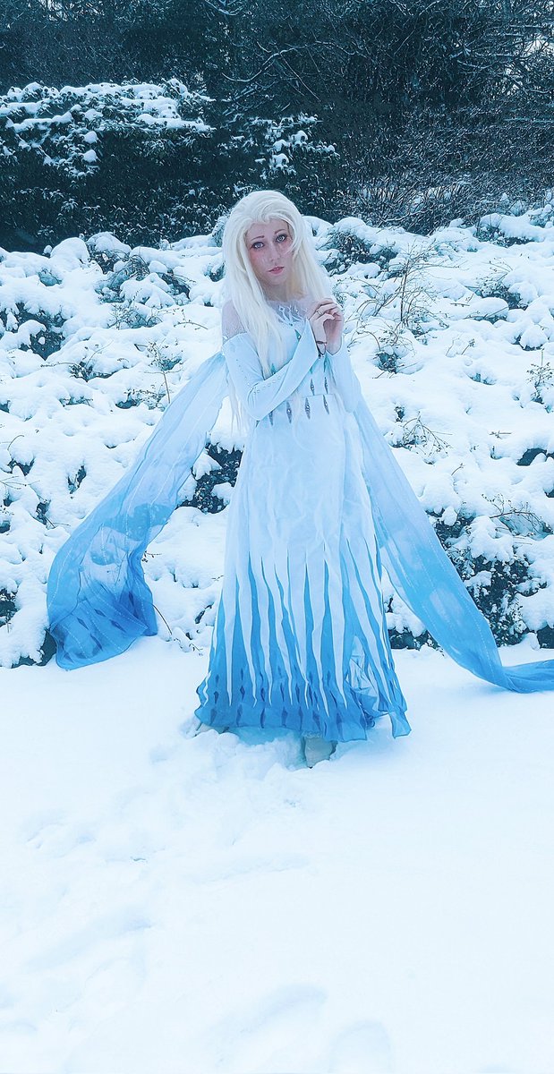 DollCille's tweet photo. I said it before and I will say it again these pictures was so worth going out in the icing cold.. both me and my fiancé was freezing like hell but we are both happy with the result so that's most important🥰
#Elsa #ElsaCosplay #Frozen2 #Frozen2Cosplay #SpiritElsa #Disney https://t.co/oHwUtfr8LR