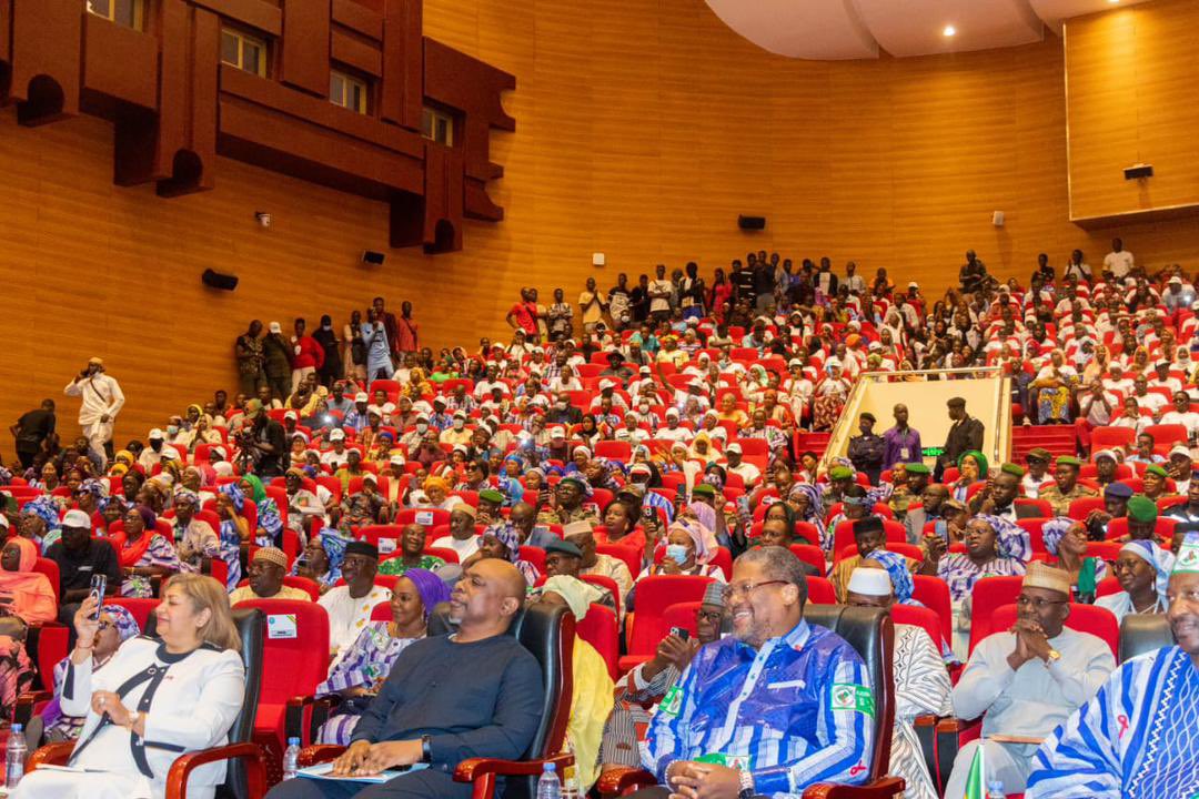 AlainNoudehou's tweet photo. En compagnie du SG de la @PresidenceMali,du Secrétaire Exécutif du #HCNLS & @rachnak @USEmbassyMali nous avons lancé la camp. mondiale de lutte contre le #VIH & le #Sida. J’ai renouvelé notre engagement à appuyer le #Mali pour lutter contre ce mal.
Tous unis contre le sida! https://t.co/F75HK2yKyu