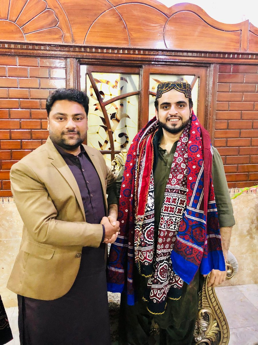 psfmansoor's tweet photo. کل رات کو کندکوٹ میں ڈویزنل پریزیڈنٹ رضا مراد چاچڑ کے پاس رات کا کھانا کھایا اور وہاں کے یوتھ اور سپاف کے دوستوں کے ساتھ سیاسی اور سماجی گفتگو بھی ہوئی۔
بہت شکریہ میرے بھائی رضا مراد چاچڑ https://t.co/GAQQslmvpK