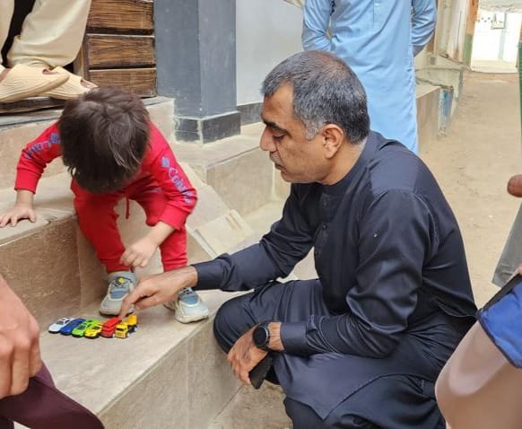 PolioFreeSindh's tweet photo. EOC Sindh Coordinator Mr. Irshad Ali Sodhar visited SRHUCs of District Malir during Day 6 of NIDs Nov-23.
The EOC Coordinator monitored overall vaccination status by validating 0/0 &amp; DD houses. he also  Appreciated &amp; motivated the teams to make sure No child was left unvaccinated https://t.co/ISaxllnhf1