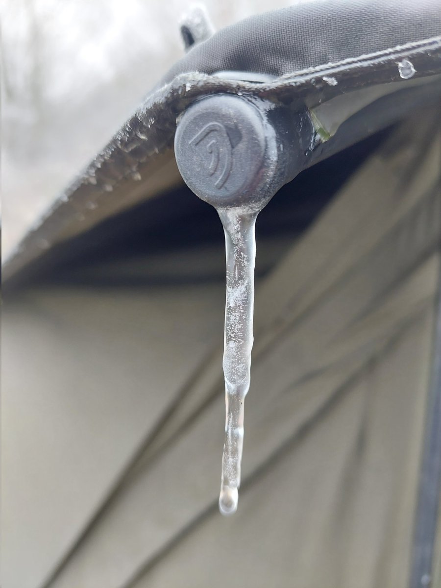 MarcTwaite's tweet image. Facing a Wind Chill of -7!! 🥶 

I've had better Saturday Afternoons under the Bivvy 🤣

Keep Smiling 😃 

#CrazyMofo 
#BabyItsColdOutside 
#Freezing