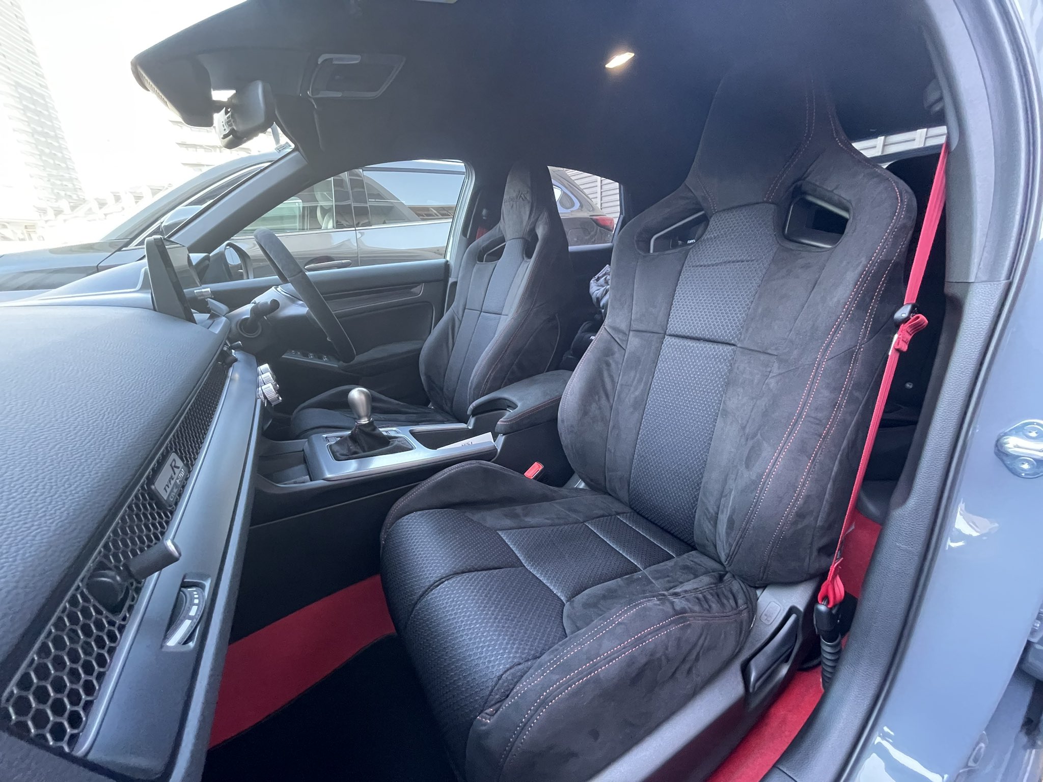 LUXIM シビック タイプR (FL5) 専用 シートベルトガイド 左右セット LUXIM シビック タイプR (FL5) 専用 シートベルトガイド 左右セット