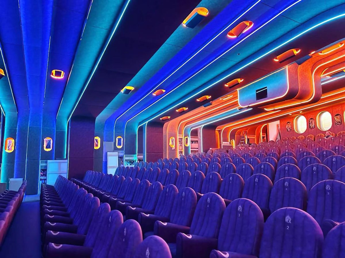 LeGrandRex's tweet photo. Mercredi 6 décembre, le #GrandRex va inaugurer l'une des plus belles salles de cinéma du monde: La salle INFINITE ! 🥳 

On vous promet une expérience inédite et intense aux amoureux du cinéma et du design.

- Infos sur la #SalleInfinite ➡️ https://t.co/QbMJ8MgEoX
- Réservez vos places dans la #SalleInfinite ➡️ https://t.co/fxaFMRh4aO