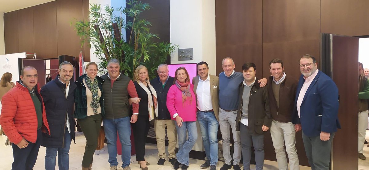 ppcastilleja's tweet photo. 🌟 Jesús Rodríguez participó en el último comité ejecutivo con la destacada presencia de Juan Ávila, José María Soriano, Javier Arenas y Juan Bravo. Fortalecemos el compromiso del Partido Popular. 💙
👥 #CompromisoPopular #TrabajoEnEquipo https://t.co/qK1t3aMnuJ