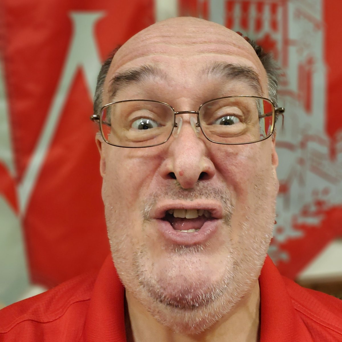 BobMahar's tweet image. You... you really don&apos;t want my advice on this.   After 5 years of not cutting a single wisker.    Recently shaved it off.   On the plus side, I ca  eat messy BBQ and corn on the cob.   On the negative side, I now have a waddle, like a turkey. #BodyPositivity #Embassador