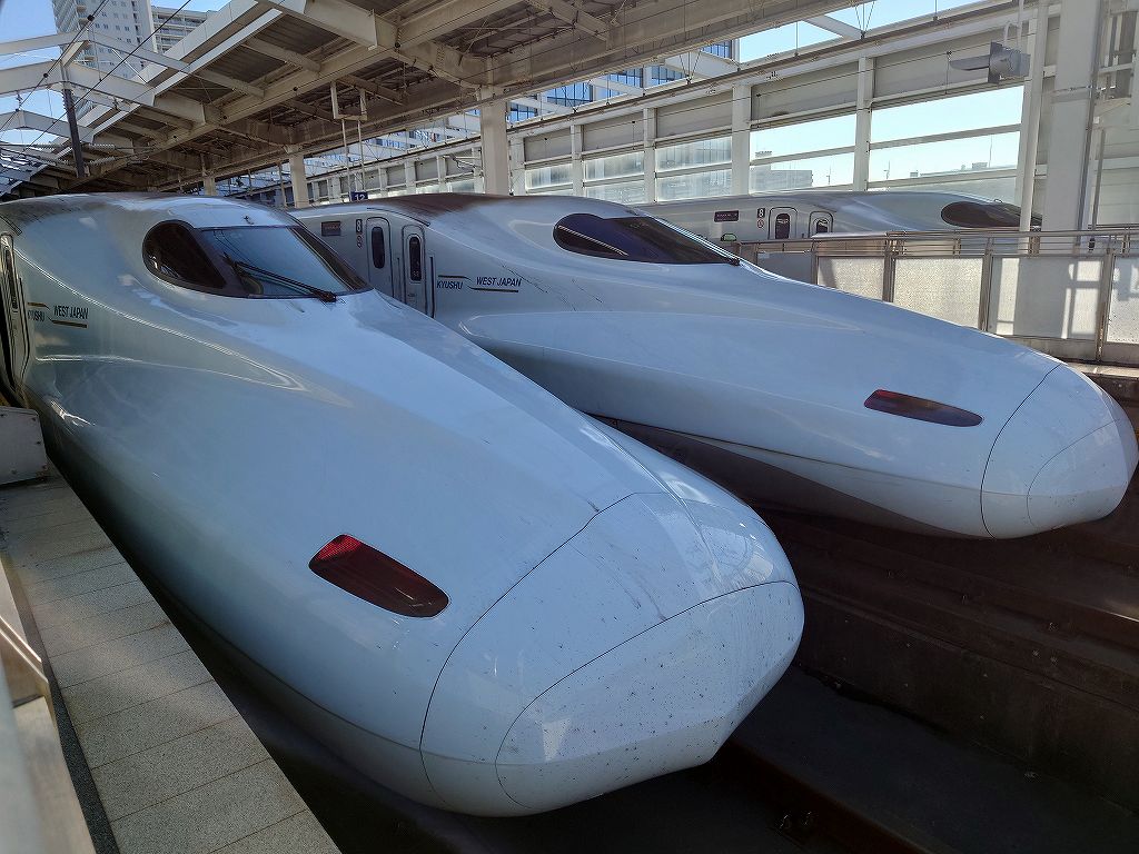 kabeking9167's tweet photo. 鹿児島から一時的に広島に戻りました
帰りの新幹線でシートの背もたれが固定されない問題発生。
そういえばシート回転で自動で背もたれが自動で戻ると聞いたのを思い出し回転部を確認。
やはりロックされていませんでした^^;
皆さんもリクライニングが固定されない時はシート回転を確認してみて下さい https://t.co/RtxddOlnAp