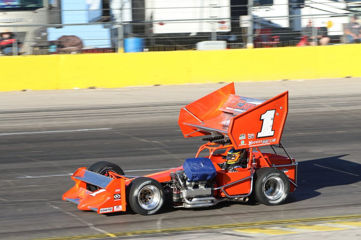 HavenRacewayJP's tweet image. The last #supermodified race of 2023 will be tonight at the Las Vegas Bullring as part of the Open Wheel Showdown. 19 supers are in attendance with @DaveyHamilton Bryan Warf, Jim Birges, and defending @OswegoSpeedway Classic winner Dave Danzer among the contenders.