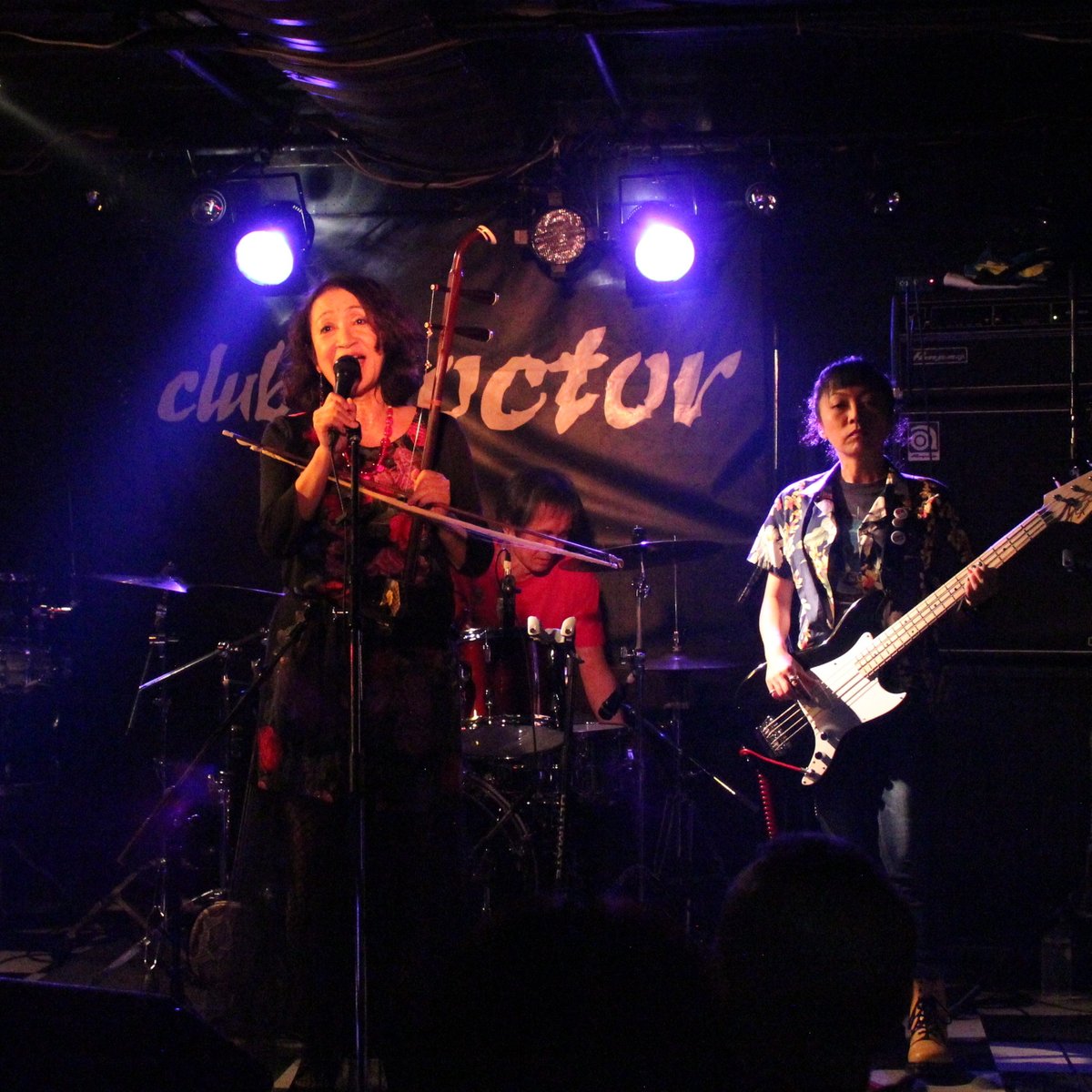 simsimBBQ's tweet photo. 昨夜の荻窪クラブドクターにお集まりの皆様ありがとうございました!年内のライブは無事に終了いたしました。
次回のsimsimBBQライブは1/25(木)荻窪クラブドクターです!
#live #livemusic #music #tokyo #rock #japaneseband #音楽ライブ #女性ボーカル #erhuplayer #荻窪 #clubdoctor #simsimbbq https://t.co/CVl0tFWJpN