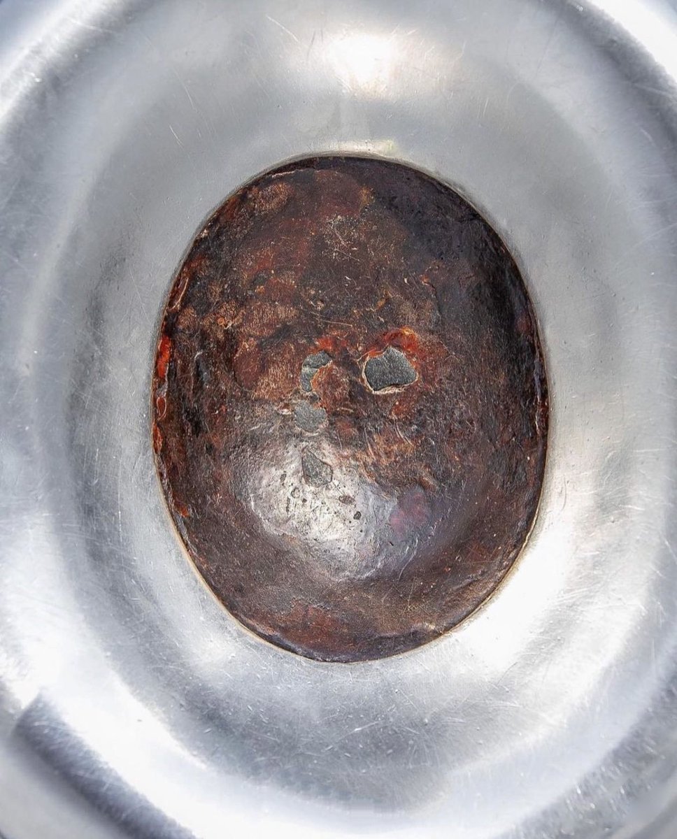 This is Hajarul Aswad ( The Black Stone) Masha’Allah beautiful.

Retweet, it may help you