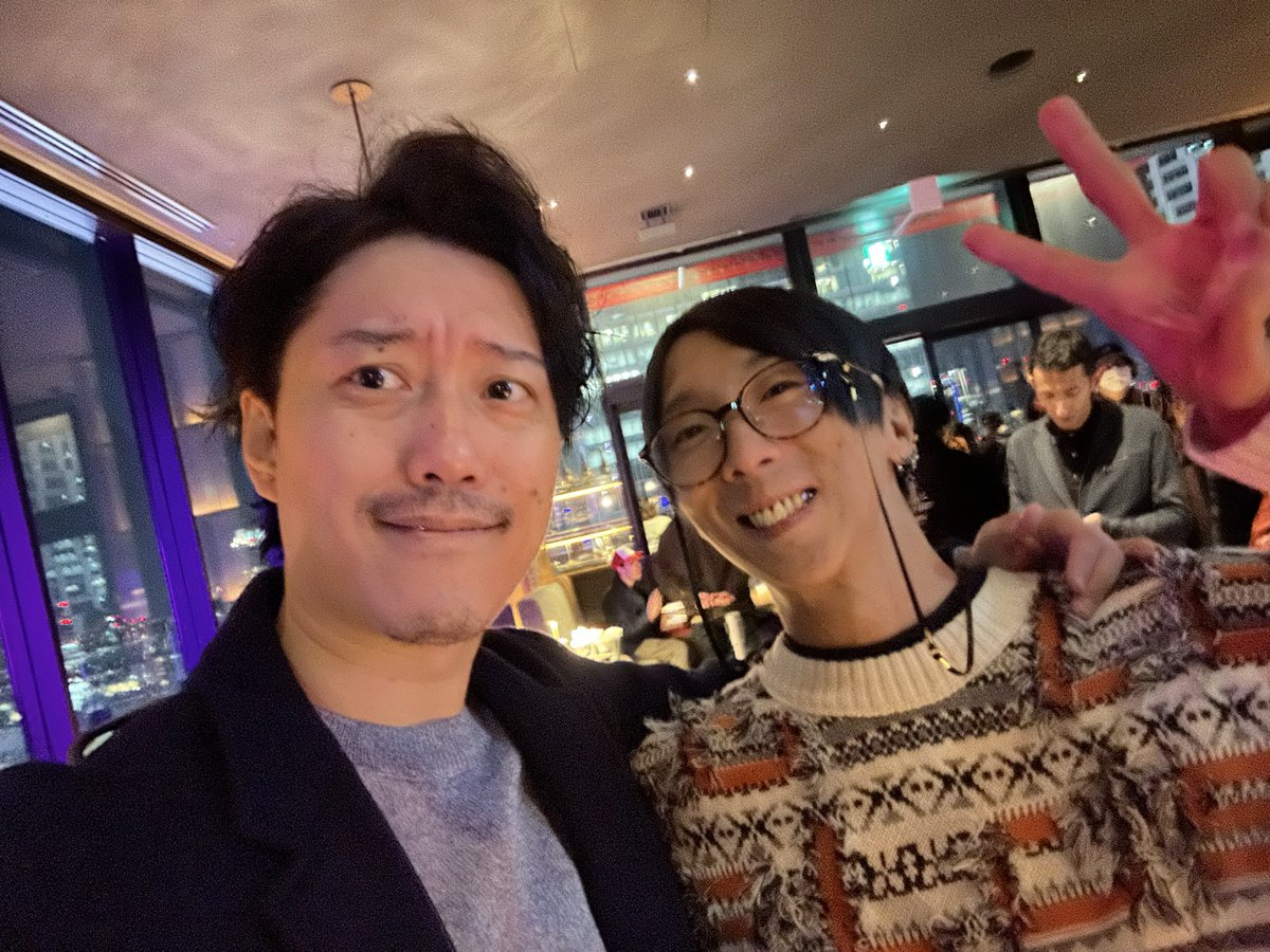 indegnasen210's tweet photo. ツイッチ忘年会楽しったよ。歌広場さん、どぐらさん、ジャグラーおじさん。感謝。 https://t.co/C9TRVrBkBj