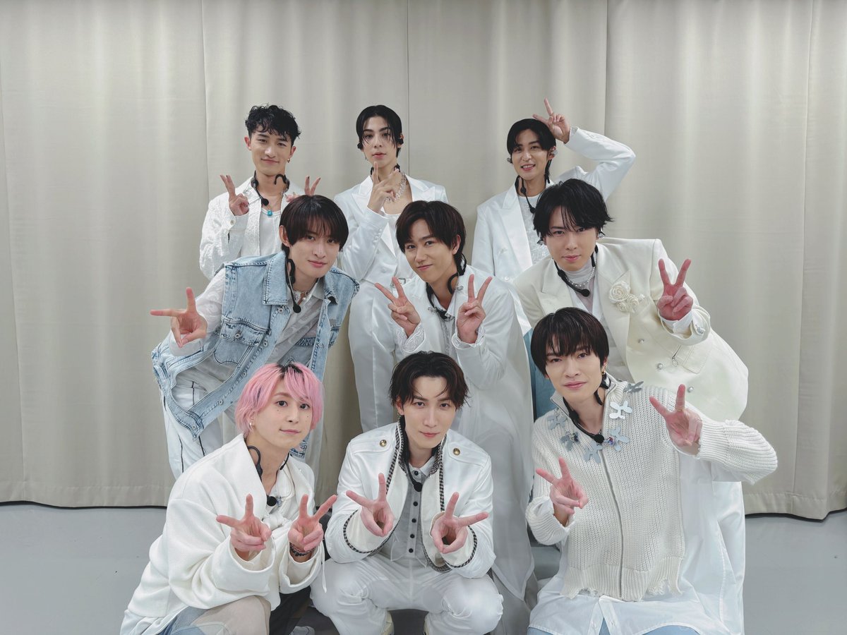 SN__20200122's tweet photo. 📺#ベストアーティスト2023 ありがとうございました✨

「タペストリー」いかがでしたか🌸？
#スノと綴った2023 で盛り上げていただき感謝です！

皆さんにとって、Snow Manとたくさんの思い出を綴れた一年になれていたら嬉しいです⛄️

大晦日まで駆け抜けていきますよ〜！💨

#SnowMan 
@musicday_ntv https://t.co/0bPVvMPmsq