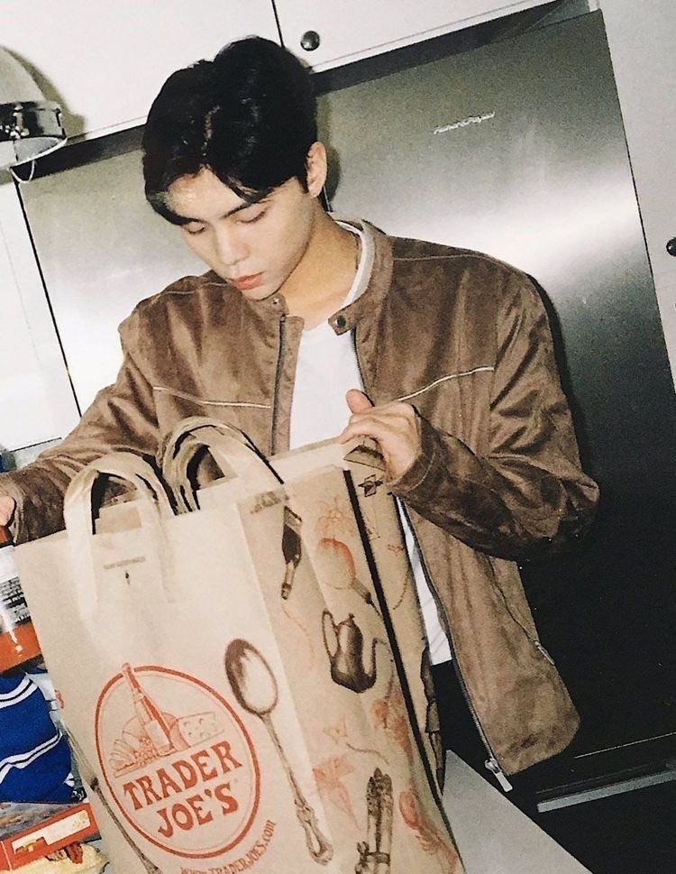dujdungkheree's tweet photo. 021223 — 20:40 | 📍ถ้ำเสืo

ซื้อของมาเยอะแยะแล้วชวนมาทำกับข้าวด้วยกัน อือ เราไม่ได้ง้อง่ายได้ด้วยของกินนะ แต่วันนี้เชฟขาลจะทำกะเพรๅหมูกรoUให้เรารับประทานใช่ไหม https://t.co/1fh5kEIWHl