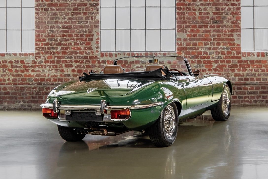 SentiMETAL_ZA's tweet photo. STOCK SPOTLIGHT! ๐ฌ๐ง
-------------------------------------------
FOR SALE: 1972 Jaguar E-Type Series 3 Roadster
> 5.3L V12
> 5spd conversion
> comprehensive resto
PRICE: R1 999 950
=============================
MORE INFO > https://t.co/k7wN0ofj2Y
#classiccars #sentimetal https://t.co/TLIw7Ps0Hx