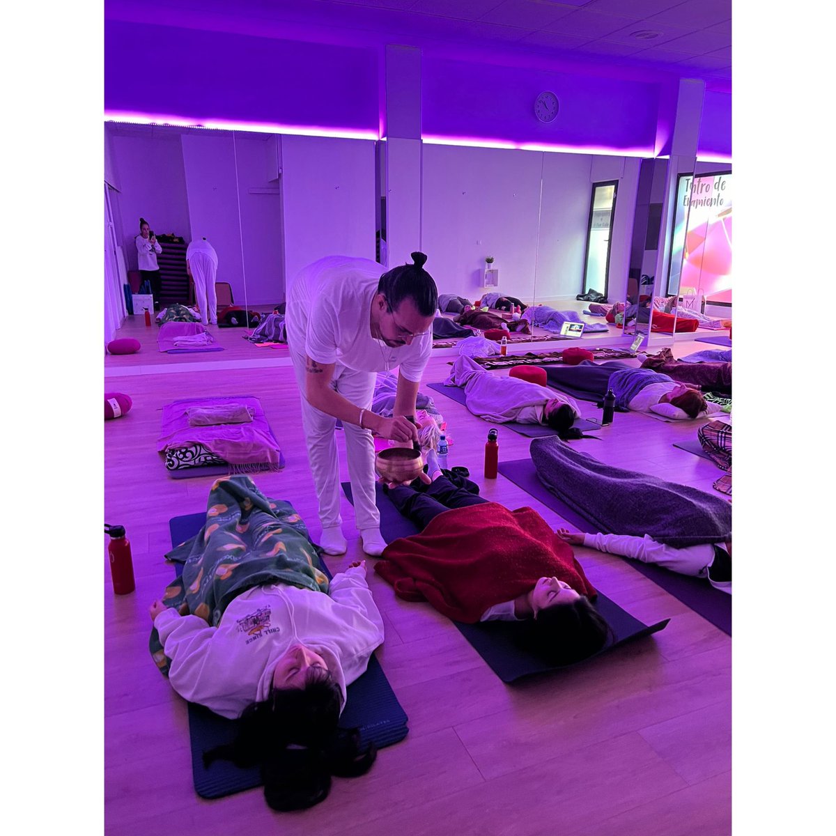 AlexLaSandwich's tweet photo. ✨ Muchísimas gracias a tod@s l@s que habéis venido a esta jornada de puertas abiertas.

🧘🏻‍♂️ Me siento honrado, bendecido, y súper agradecido de la experiencia que hoy he vivido junto a vosotr@s 

Gracias @masquebaile y Guiller por todo 🫶🏼 https://t.co/KR7NkF4Oxy