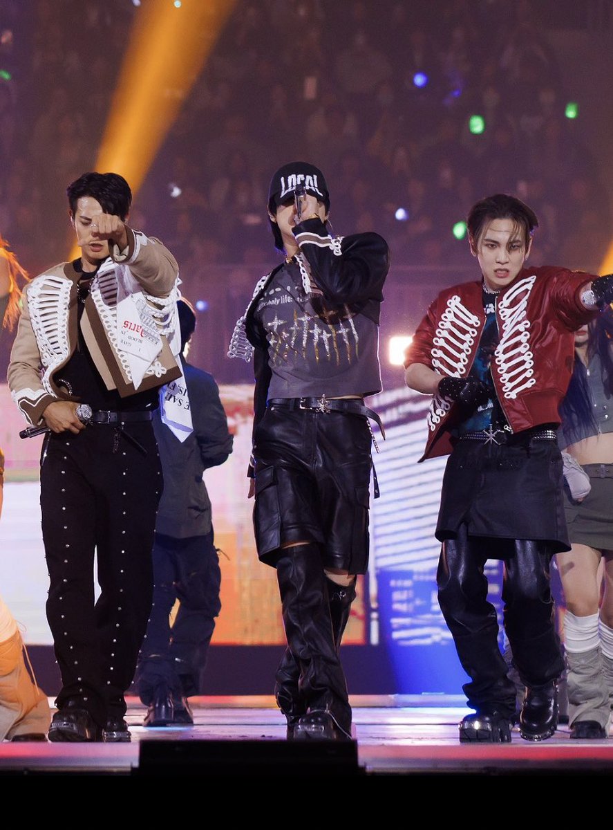 뭔가가일어나고잇다 …..
기운이느껴짐