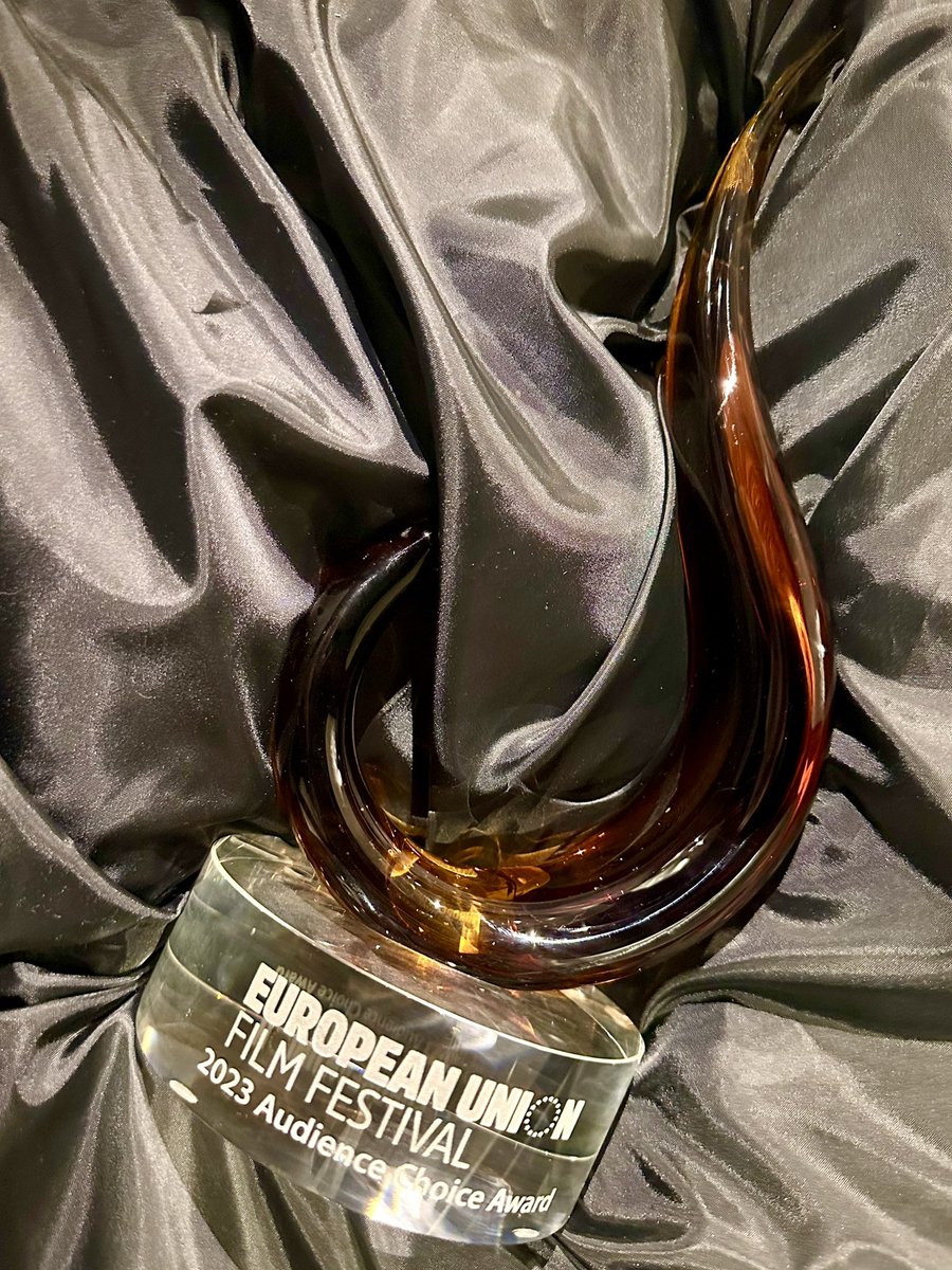 Hungary_Toronto's tweet image. Hungarian Film ‘Semmelweis’ Triumphs at EUFF 🎥✨ Proud to accept the award for Best Movie on behalf of director Lajos Koltai and actors Katica Nagy and Miklós Vecsei. Máté Igaz honors Semmelweis’ legacy, emphasizing its global impact on healthcare. 🌍🏆 #SemmelweisFilm @EUFFTO