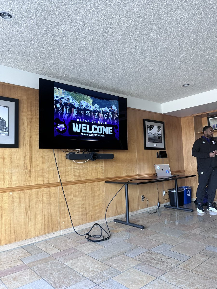 knudson_tyree's tweet photo. “Had a great time on my official visit to @CrownCollegeFB football, campus is great and staff made me feel like family! Thank you to the Coach’s @_coachwomack @DerrickTaylor_4 @CoachMann90 @FootballCesar https://t.co/aopmxRiE2D