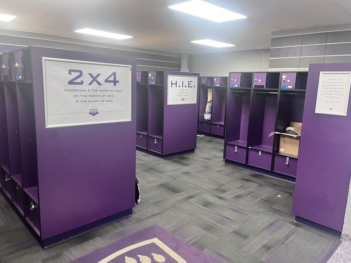 knudson_tyree's tweet photo. “Had a great time on my official visit to @CrownCollegeFB football, campus is great and staff made me feel like family! Thank you to the Coach’s @_coachwomack @DerrickTaylor_4 @CoachMann90 @FootballCesar https://t.co/aopmxRiE2D