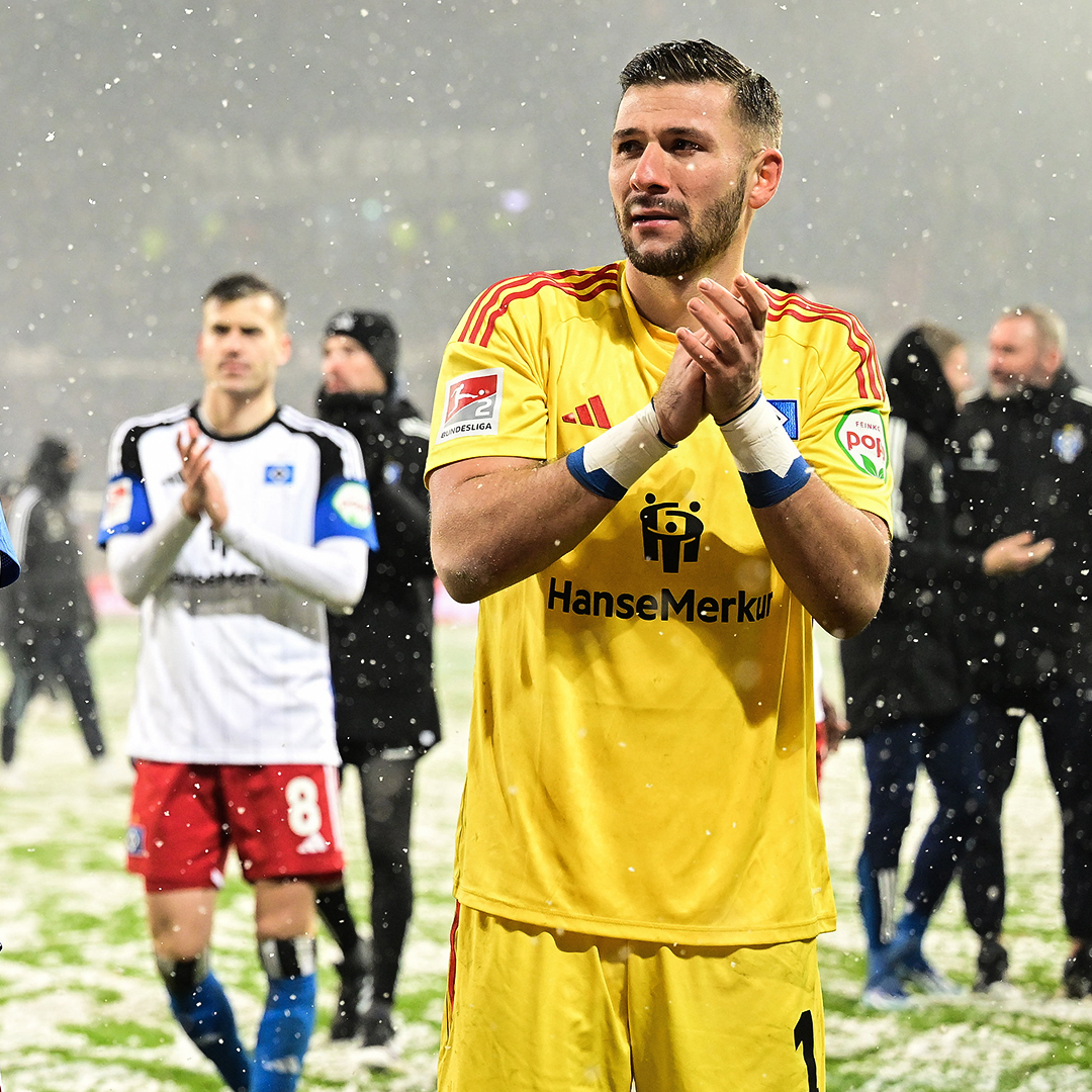 HSV's tweet photo. Schöne Geste: Ihr habt Daniel #HeuerFernandes zum @HapagLloydAG Man of the Match gewählt. 🫶🏼 Auf den Plätzen 2 und 3 landen Stephan #Ambrosius und Manu #Pherai. 👏🏻

#nurderHSV https://t.co/uZjls2EABZ