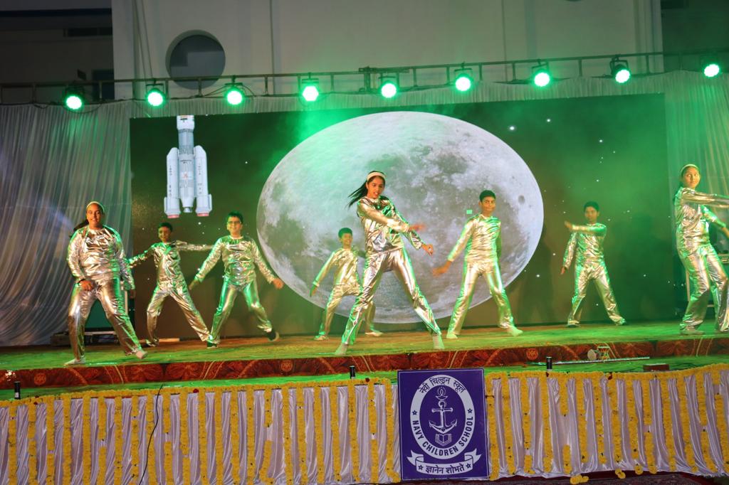 IN_KTKNA's tweet photo. #NavyWeek23
#NCS #Karwar celebrated its annual day on 01 Dec. RAdm KM Ramakrishnan #FOK &amp; Mrs Aarti Ramakrishnan were the Chief Guest &amp; Guest of Honour respectively who interacted with students &amp; applauded the school’s commitment &amp; efforts towards preparing future citizens. https://t.co/yHI3txy89u