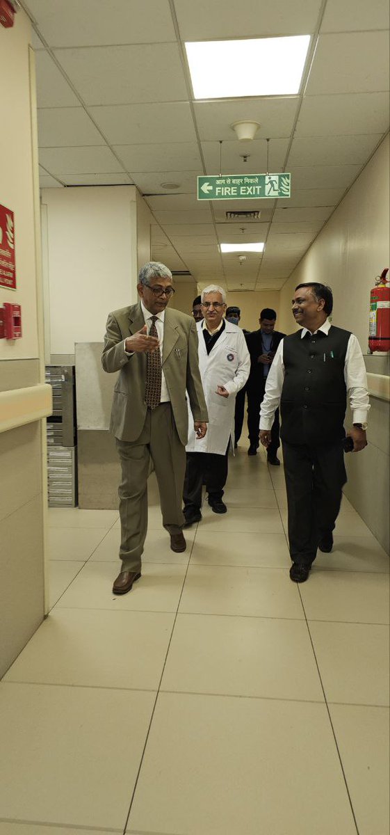 Prof. S. N. Sankhwar, Director, Institute of Medical Science,@bhupro visited @TMC_Varanasi on Saturday morning. During his visit he interacted with various department heads of the hospital and praised them for offering 'State of The Art' cancer care under one roof. @akhileshPRO