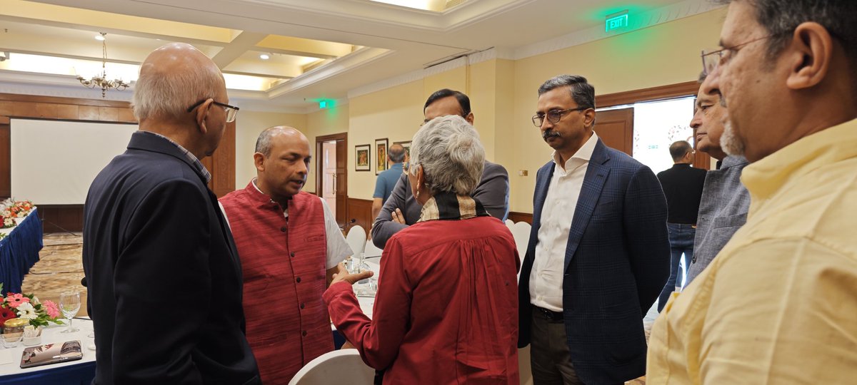 debjani_ghosh_'s tweet photo. Thank you @PramitWorld for that fascinating discussion with #NasscomEC today.... trust you to turn the chaos and craziness of the global geo politics into a spellbinding narrative! Thanks for leaving us with a lot to think through...and yes, we still have a few last questions left.. โบ๏ธโบ๏ธ
@nasscom #ExecCouncil
@RNamb
@keshav_murugesh
@jagdishmitra
@gangadharansind
@rekha_m_menon
@kramanuj