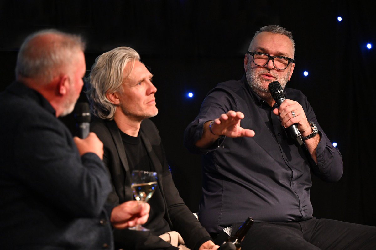 Another incredible night in the company of a trio of proper football characters - @allysbears, @jimmybullard and @RealRazor alongside @PeteGravesTV at @Grosvenor_House 🙌😆