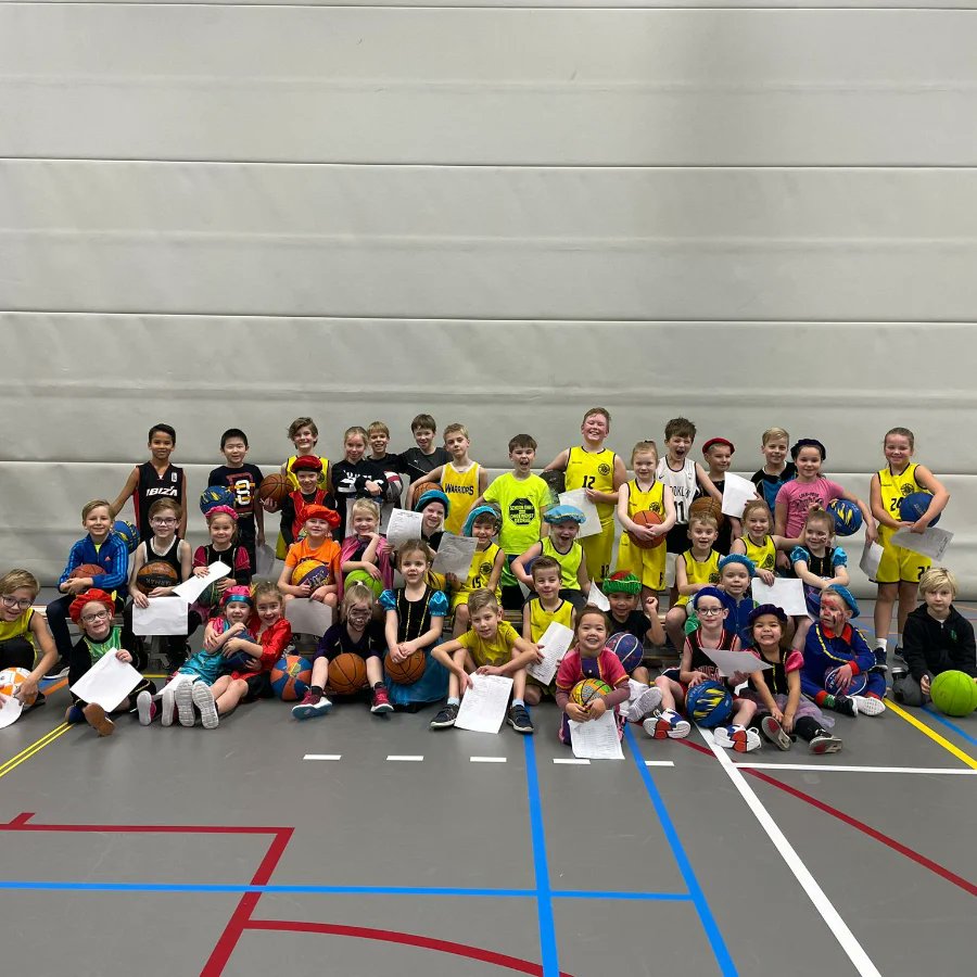 Pietenfestijn bij de U8 en U10 vanmorgen! 
Het was erg leuk en iedereen heeft zijn pietendiploma verdiend! 

#valleybuck #sinterklaas