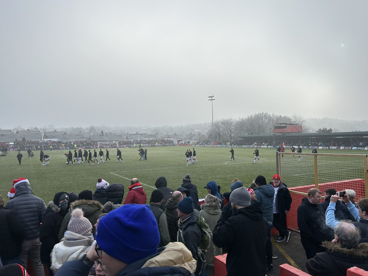 ross_broady's tweet photo. Well, never been to a football match for 5 minutes before. I have now. 😂😂🤷‍♂️ https://t.co/mr74Dp44M8