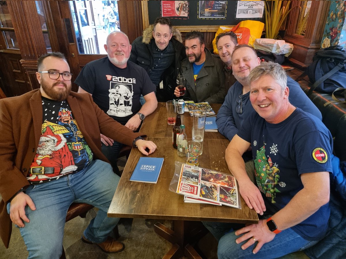 2000adSouthern's tweet image. The drinks are in full flow as the Southern Contingent are now in the @SpiceOfLifeSoho
Come along and join us for a laugh and a few drinks.