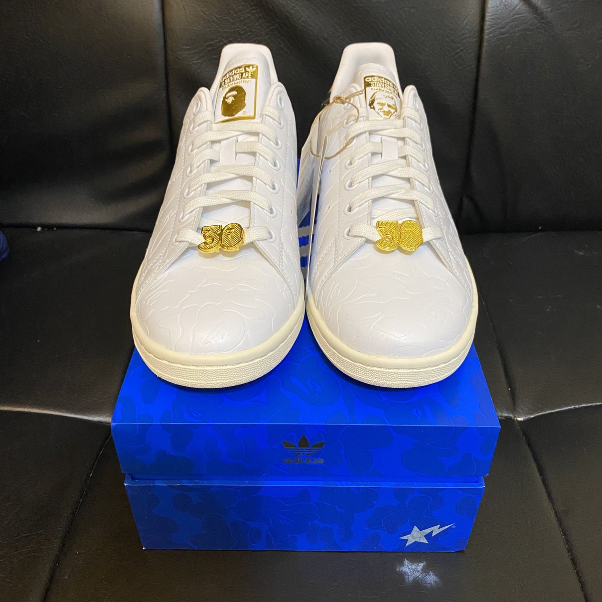 jggo's tweet photo. Hi! For Sale

Adidas x BAPE Stan Smith
Brand New On-hand
Comes Complete (with shoelace and shoebag)
Size UK 9.5/ US 10

PM for inquiries! https://t.co/bF1ceH180I