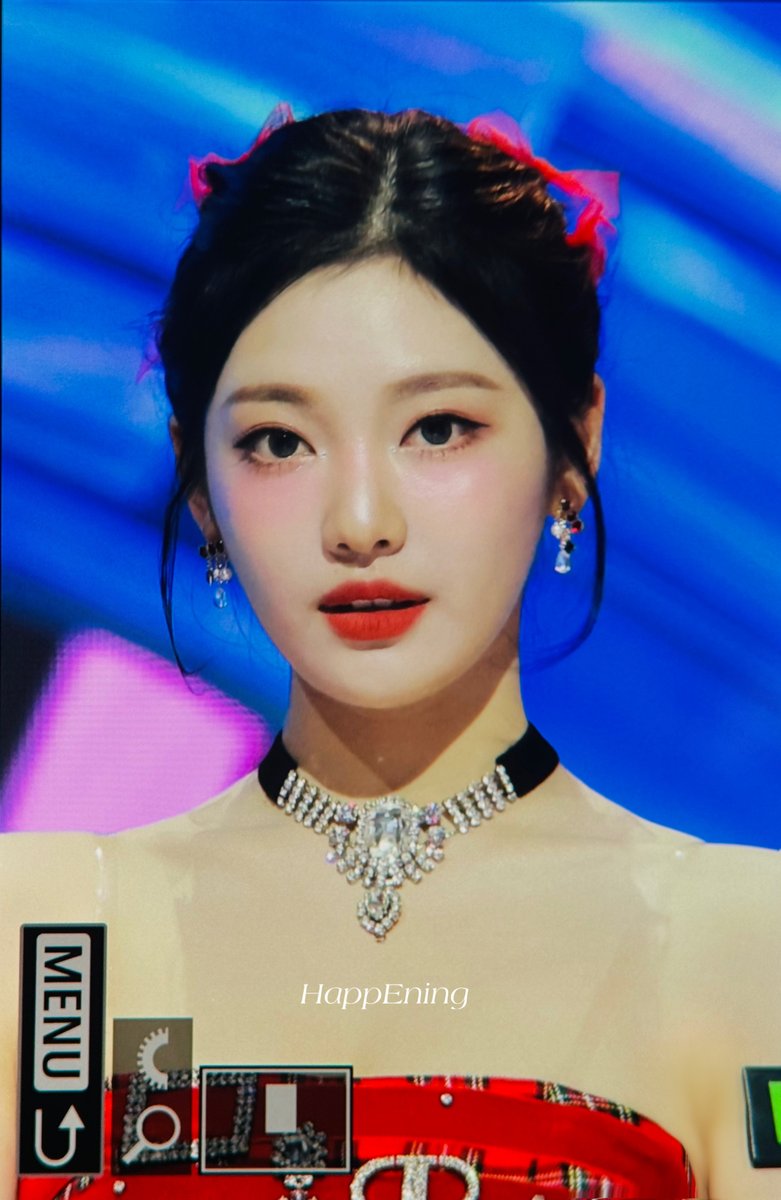 happE__ning's tweet photo. 231202 MMA 멜론뮤직어워즈 ❤️

#닝닝 #에스파 #宁宁 #宁艺卓 #AESPA #NINGNING https://t.co/xDGEYLnOCV