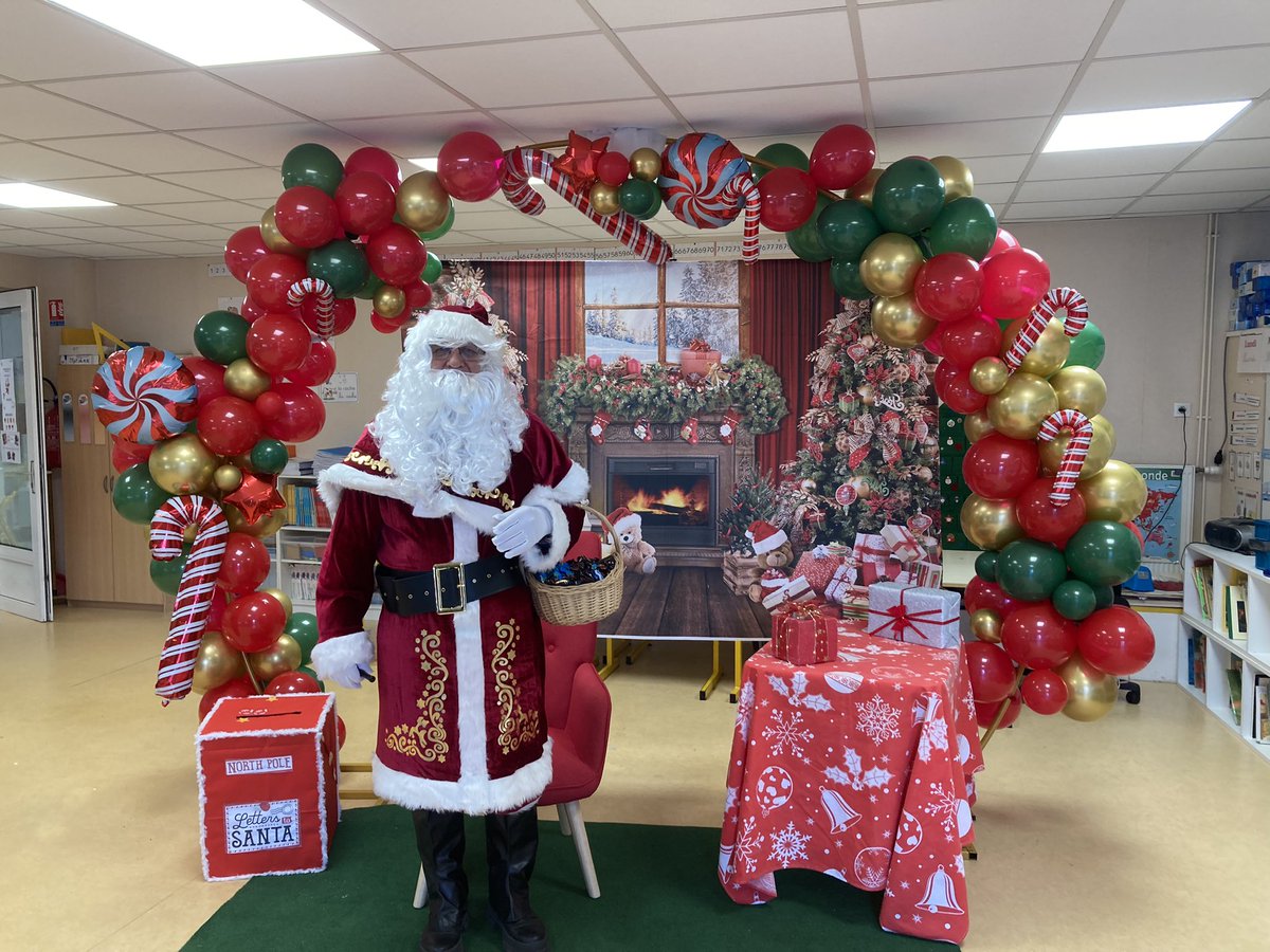 thomascharles3's tweet photo. Journée magique au marché de Noël de notre école ! Un grand merci à l'APEL et à sa présidente pour leur précieuse contribution. La créativité et la solidarité de tous ont brillé ! #Éducation #Enfants #Gratitude #Collaboration #Créativité #Laval" https://t.co/cr9LZGva2G