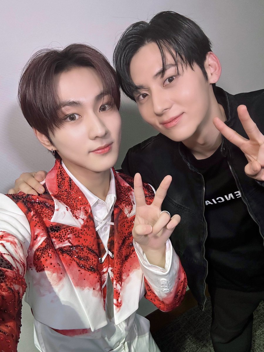 [ #정원’s Post ] 231202

#JUNGWON: It’s an honor, young master Yul🫡

<a href="/ENHYPEN_members/">ENHYPEN</a> <a href="/ENHYPEN/">ENHYPEN OFFICIAL</a> #ENHYPEN #엔하이픈