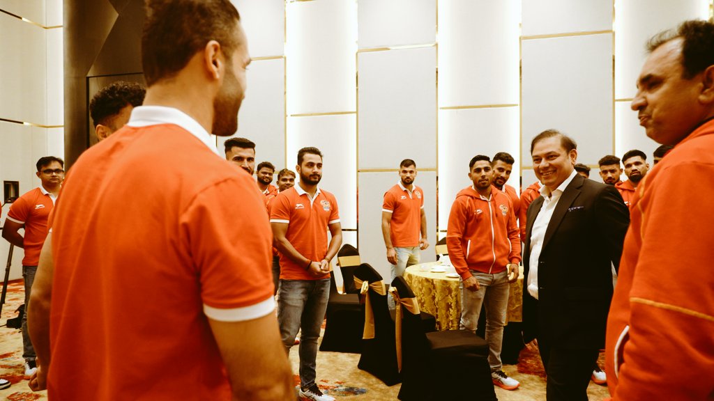Thrilled to meet the incredible @GujaratGiants ahead of our homecoming in Ahmedabad after 4 years! The energy is contagious, and I'm confident our Kabaddi stars will play with heart in the season opener and bring the @ProKabaddi trophy home. Let's make this season unforgettable!