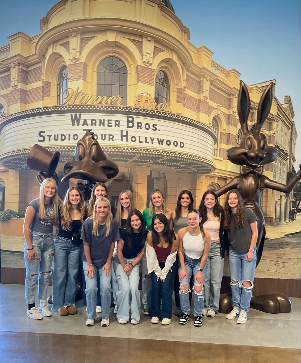 05/06 GA visiting the Warner Brothers Studio while in CA for the <a href="/GAcademyLeague/">Girls Academy</a> Winter Showcase! #RepCentury