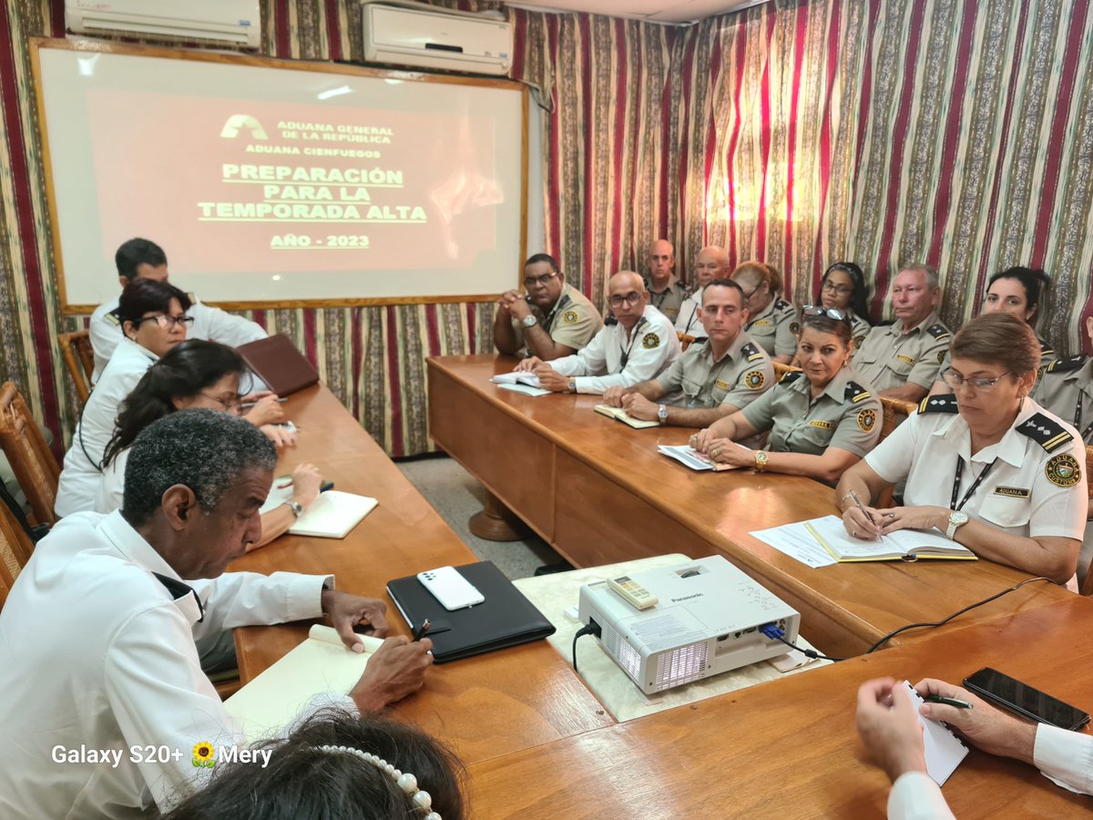 Yaritza47316778's tweet photo. Visita de Trabajo del Jefe de la #AduanadeCuba a la #AduanaCienfuegos con el objetivo de dar seguimiento a los preparativos para recibir la temporada alta por el territorio cienfueguero garantizando un #ServicioDeExcelencia por #UnaFronteraSegura. https://t.co/JawHmHfq8u