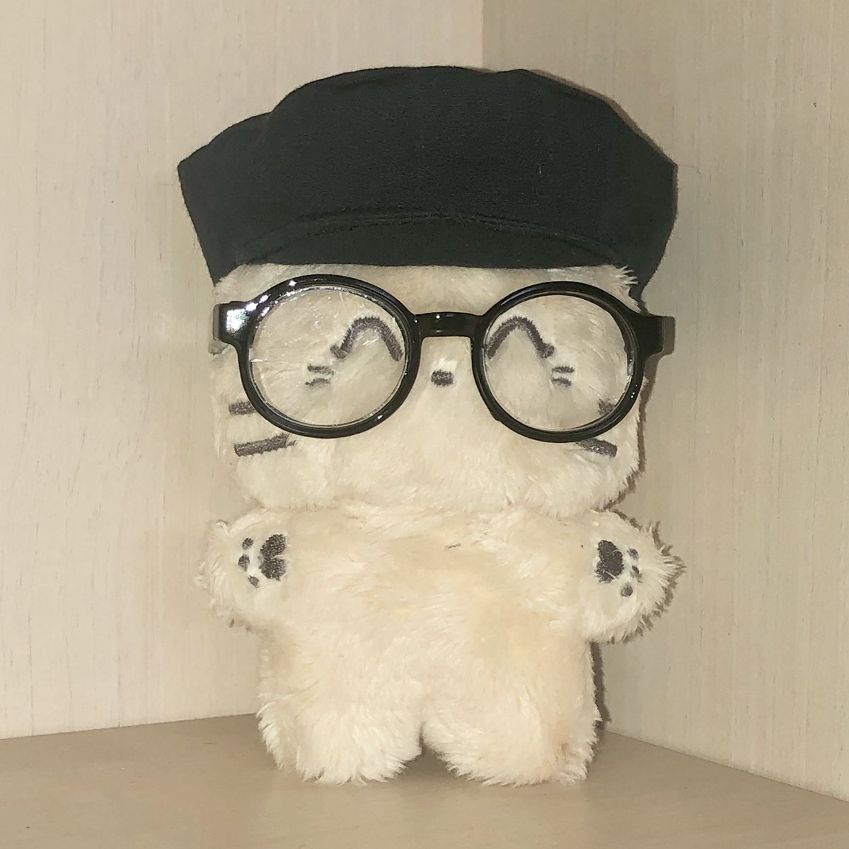 식그니처 의상 착샷 🧡🤍
((실물이 더 귀엽습니다))
사진을 못 찍어서 서러운 총대 🥺