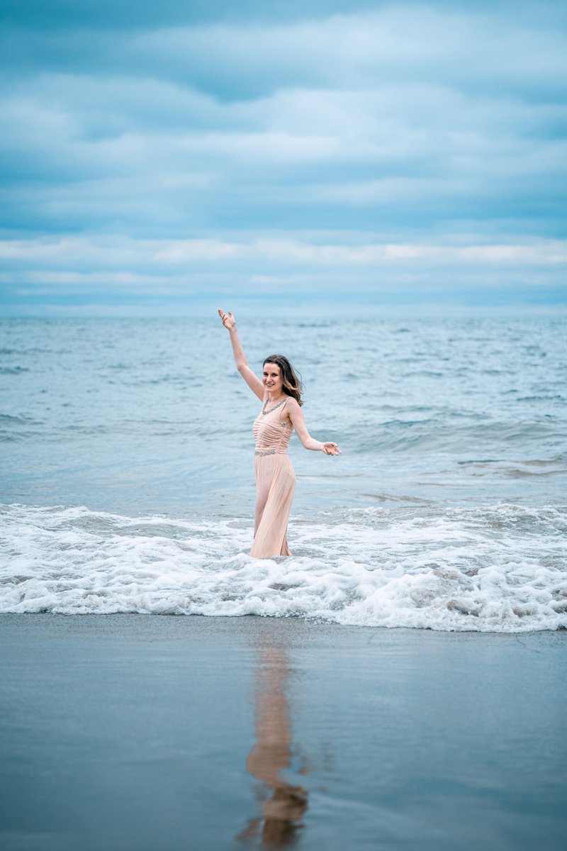 Only 5 hours left to contribute to my Kickstarter! We’re almost to the end! 🌊💙

Anything above the goal goes towards making music videos. Thank you all so much!! ⛵️☀️ kickstarter.com/projects/abbyl…

📸 @nathan_goswick 

#kickstarter #thirdalbum #singersongwriter