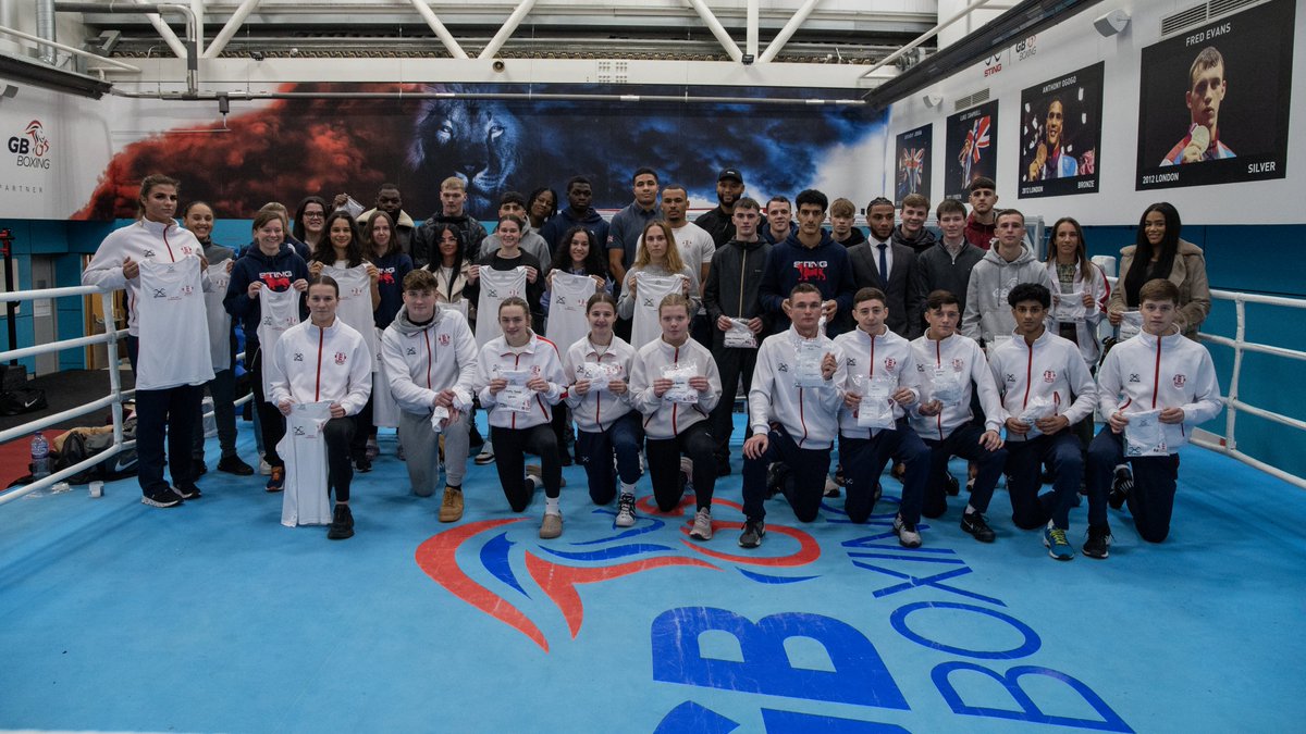 England_Boxing's tweet photo. 𝑯𝒐𝒏𝒐𝒖𝒓𝒔 𝑫𝒂𝒚 🌠 

The Roaring Lions Honours Day is well and truly underway, as we celebrate those who have donned the Three Lions in 2023 by presenting them with a special edition vest... alongside some very special guests 💥

Congratulations to all 👏

#TeamEngland https://t.co/w8Po0QgHEm