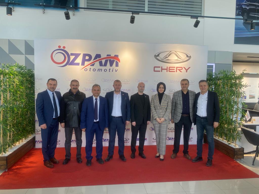 İlimizin öncü otomotiv firmalarından Özpam Otomotiv'in CHERY Modelleri için düzenlenen kokteyline, DESOB Başkanvekili Osman Üçgül ve DESOB Genel Sekreteri Yunus Emre Gönç katıldı.