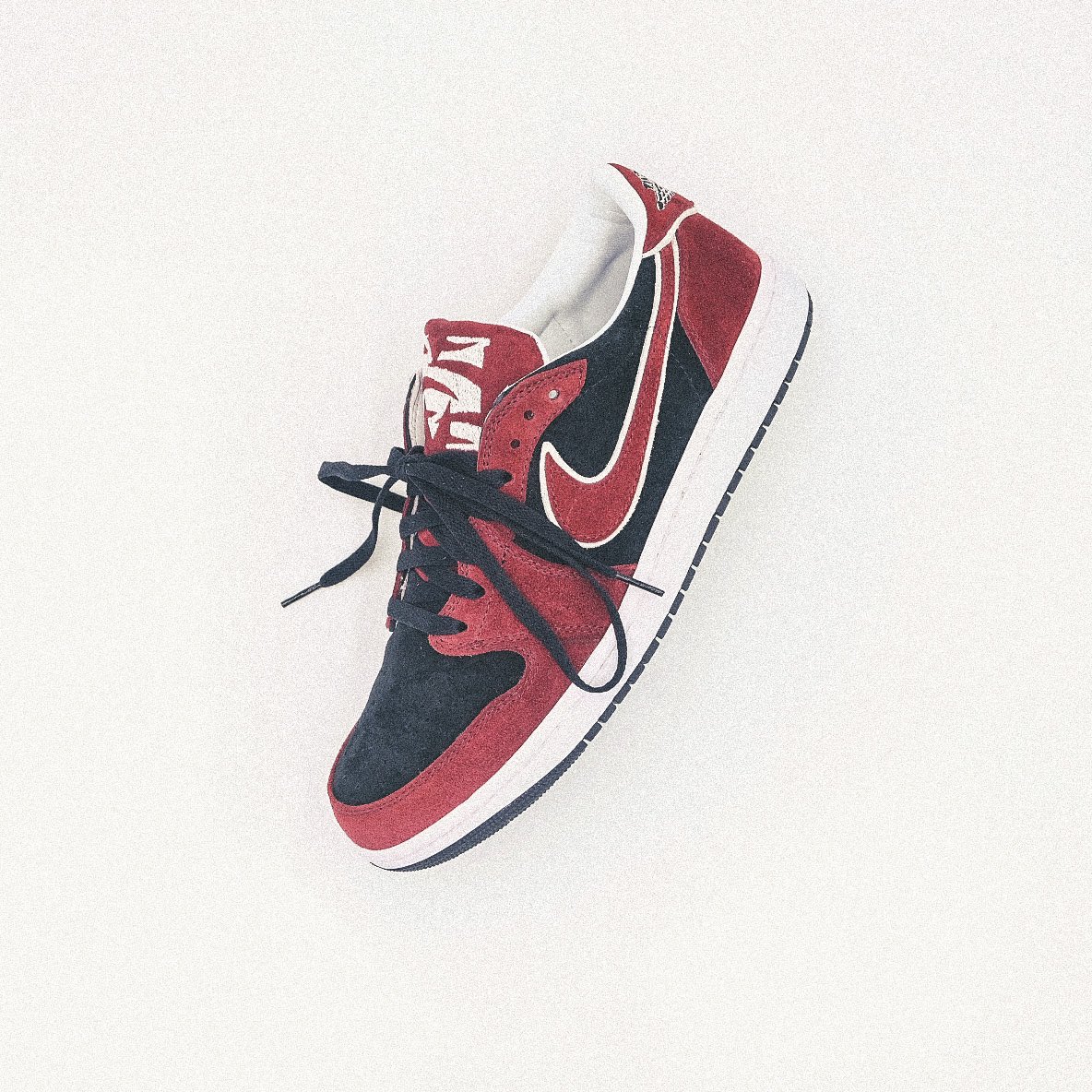jpennonline's tweet photo. @gawdpapiofsole @snkr_twitr @Nike That was my original thought when I found out about them…so I just made my own.  Still got my wife the Spelman pair and will be copping the Morehouse pair today. https://t.co/rX4XI6uozo