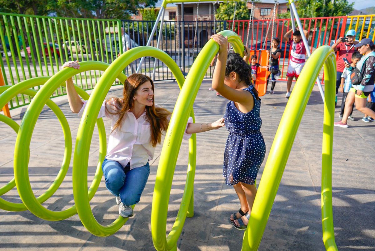 Por primera vez las familias de la zona este tienen un Parque Urbano🌳🛝

📍Lo que antes era una plaza olvidada del barrio Ampliación 20 de Junio, ahora es un equipado punto de encuentro para los vecinos 🧉