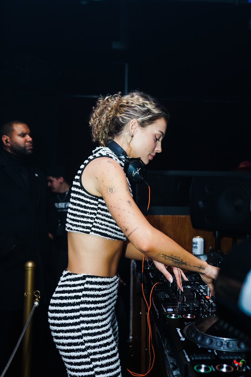 jefftoro_'s tweet photo. Bodyguard for the one and only Charly Jordan ❤️🙏🏾💯‼️🔥🔥 #EDM #house https://t.co/k1kFfBGTxR