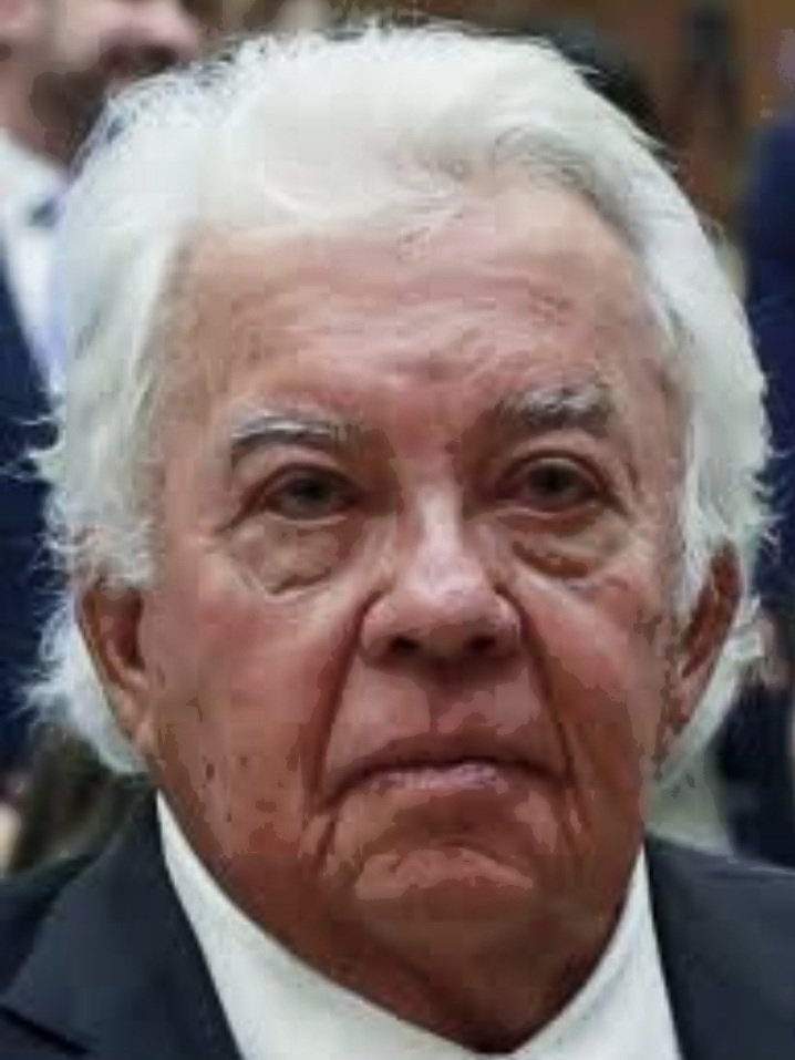 La  "madrina"   del    "padrino"
         ⬇️                               ⬇️