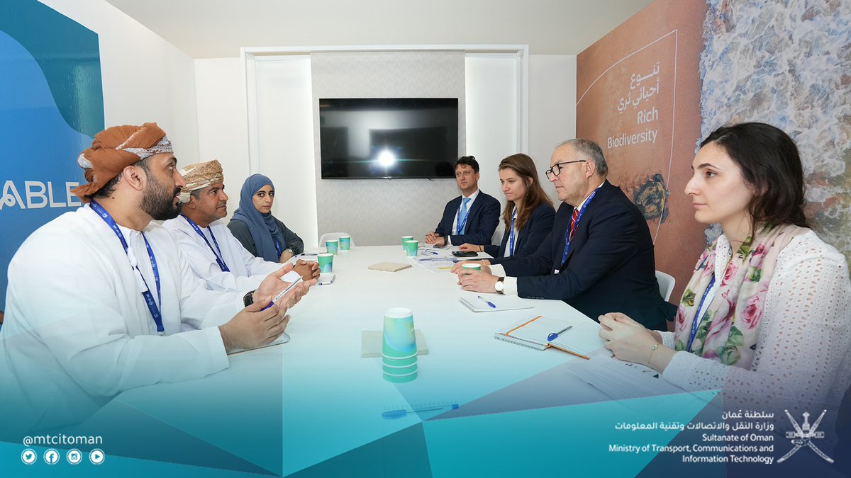 mtcitoman's tweet image. 🔸بهدف مناقشة الحياد الصفري في النقل البري والموانئ واستخدام الهيدروجين كوقود للشاحنات؛ التقى وكيل النقل بسعادة أحمد أبو طالب عمدة مدينة روتردام الهولندية.
.
#cop28